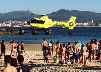 Una bañista fallece en la playa de Rodeira y un hombre es evacuado al Cunqueiro