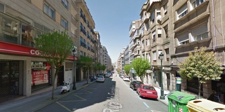 Evacuado un operario por intoxicación de gases en un garaje