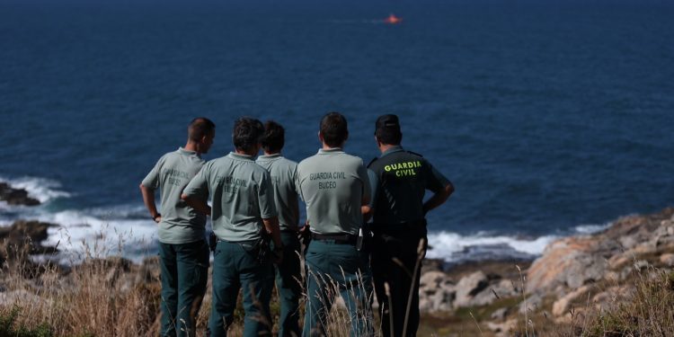 Peinan la costa de A Guarda en busca del vigués desaparecido