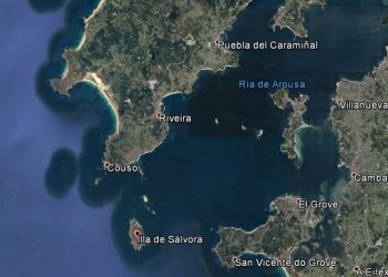Rescatados los cinco tripulantes de un pesquero hundido cerca de la isla de Sálvora