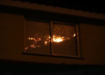 Un vídeo grabado por vecinos de Arbo recoge el momento en el que empieza a arder el monte