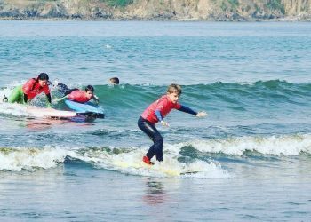 Patos reúne a los noveles surfeiros