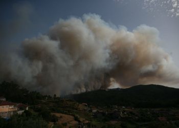 «La tierra arde por dentro, pero no me voy a ir, me quedo a defender mi casa»