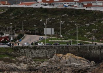 Rescatan en Baiona a unha persoa inconsciente no cantil do rompeolas