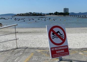 La prohibición de bañarse solo se mantiene en Calzoa