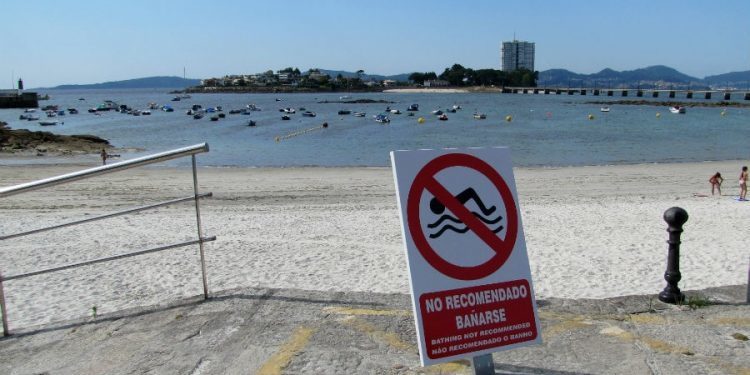 El Concello cierra al baño seis playas de Vigo por vertidos de la depuradora