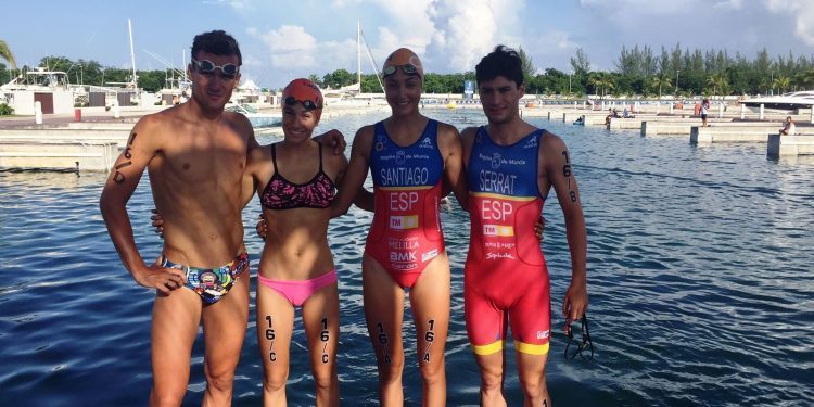 O equipo español, co vigués Antonio Serrat, campión do mundo de relevos mixtos