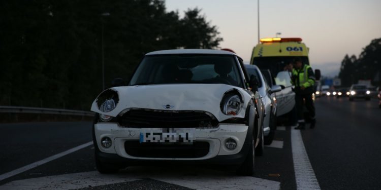 Un herido y retenciones por un accidente con cuatro coches en O Porriño