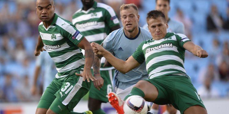 Guidetti y Wass desatan A Rianxeira en una noche como las de antes