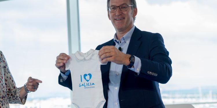 Feijóo celebra en Vigo su paternidad
