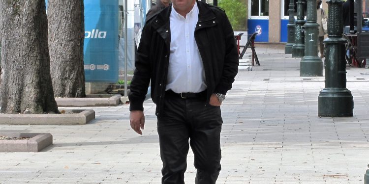 «Mi mujer murió hace nueve meses en un pasillo del Cunqueiro y todavía no sé por qué»