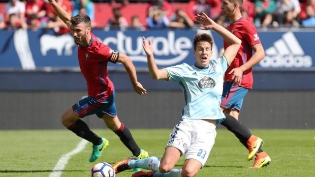 El Celta mejora, pero se topa con su falta de puntería y con el árbitro