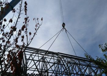 Comienzan a instalarse las estructuras de la cubierta de Tribuna