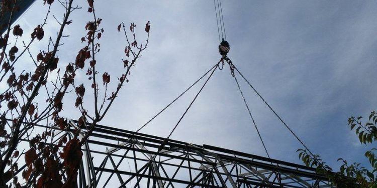 Comienzan a instalarse las estructuras de la cubierta de Tribuna