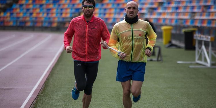 Un subcampeón de España invidente para el Vertiatlón Solidario de Baiona