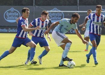 El Celta B mira hacia arriba y el Coruxo cae con polémica en El Toralín