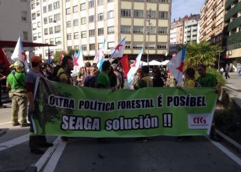 Uns 300 empregados, contra a política de prevención e extinción de lumes