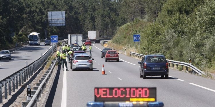 La última campaña de la DGT en vías convencionales acabó con 3.000 denuncias