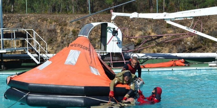 Salvaterra acoge un curso para rescatar a refugiados en alta mar