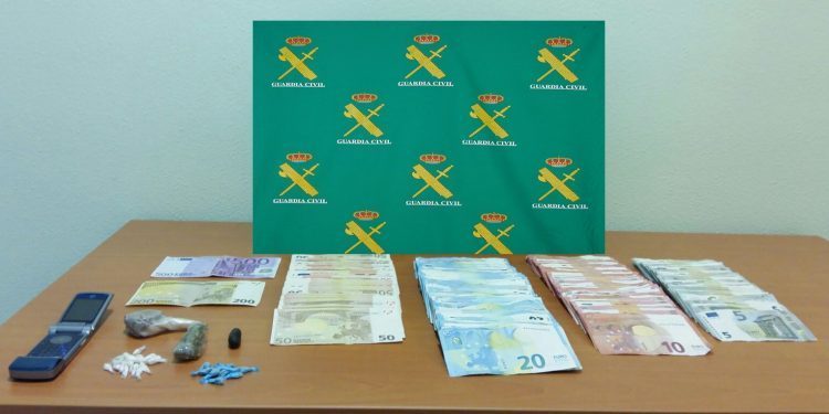 Ingresan en prisión dos hermanos acusados de vender droga en A Guarda