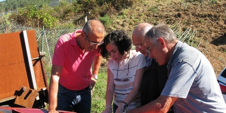 Comienzan las obras para llevar agua a mil vecinos de Parada y Camos