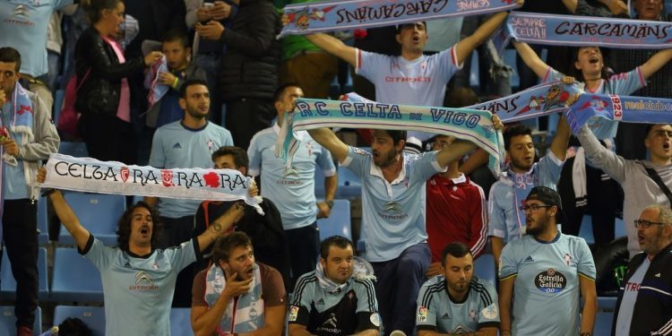 O himno galego esperta a Balaídos