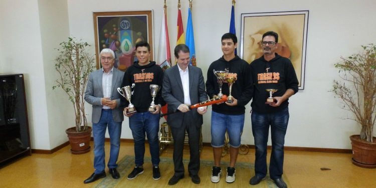 O Concello comprométese a dotar á cidade dun campo de béisbol