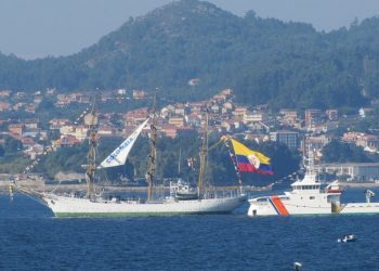La Armada Nacional de Colombia luce en la Ría de Vigo