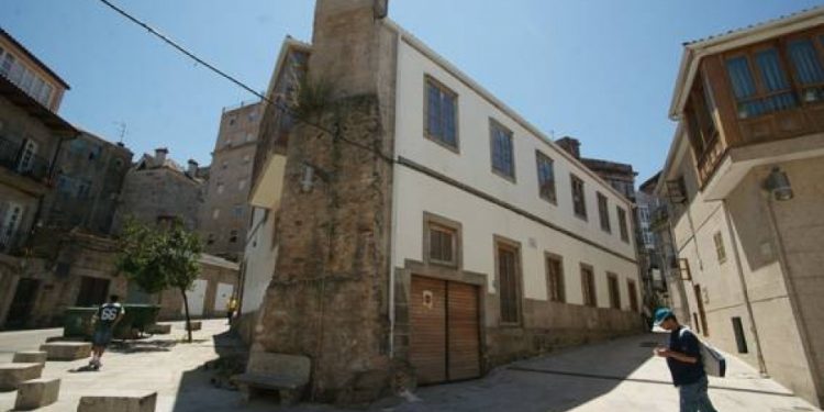 El arte como terapia, a estudio en el Aula UNED de Vigo