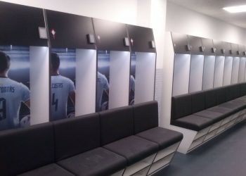 La cubierta sigue avanzando y los nuevos vestuarios ya están listos