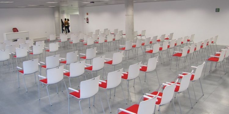 Así es la nueva UNED en el Auditorio Mar de Vigo