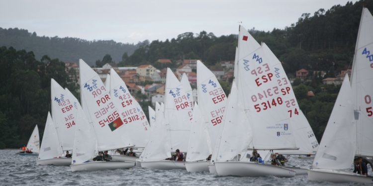 El Náutico manda en Vaurien y 420 y Portugal brilla en Láser en la Semana del Atlántico