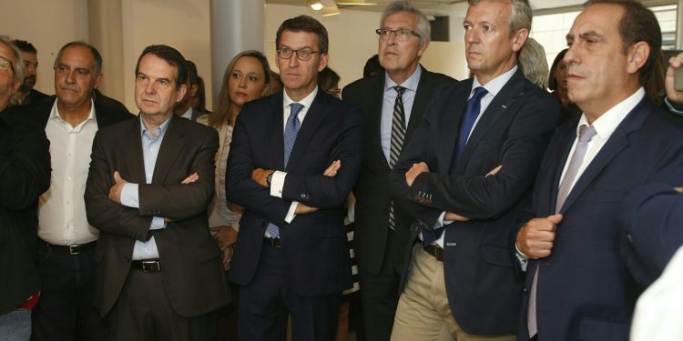 Caballero invita a Feijóo a “tirar foguetes” en Bouzas y el presidente admite “deudas” con Vigo