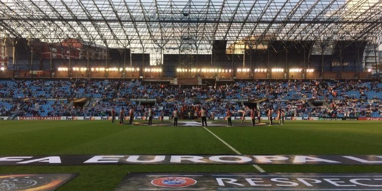Lluvias intensas para un derbi en un estadio todavía descapotado