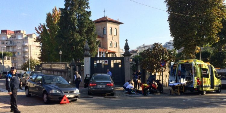 Herido un motorista en Vigo al chocar con un coche que iba en sentido contrario