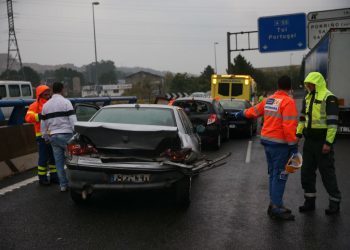 Al menos diez heridos en una colisión con cinco vehículos en As Gándaras