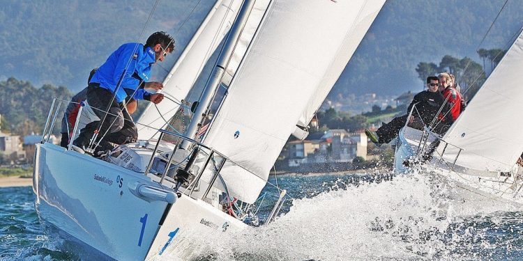 La clase J80 clausura la temporada de vela en Baiona