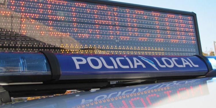 Herida grave la piloto de una motocicleta al chocar de frente con un coche en Vigo