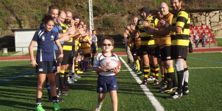 Rugby veterano y con bigote por una buena causa
