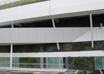 PSA Vigo inaugura su nuevo aparcamiento en altura con la mayor fachada vegetal de Europa