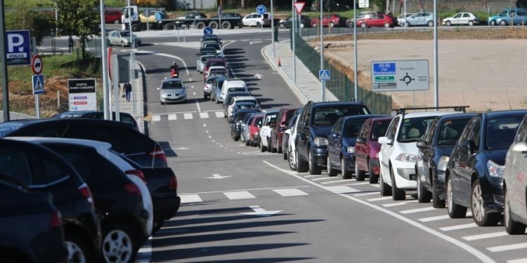 «El alcalde sabía que tenía que multar a los coches mal aparcados en el Cunqueiro», recuerda el PP