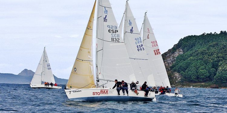 Baiona despide la temporada con la clase J80