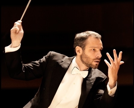 Dima Slobodeniouk dirige este jueves a la Sinfónica de Galicia