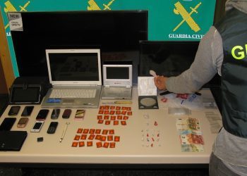 Detenidos dos hermanos acusados de ser los principales distribuidores de droga en Baiona