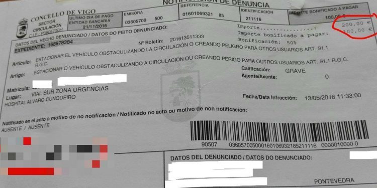 Multas de 200 euros por estacionar mal no Álvaro Cunqueiro