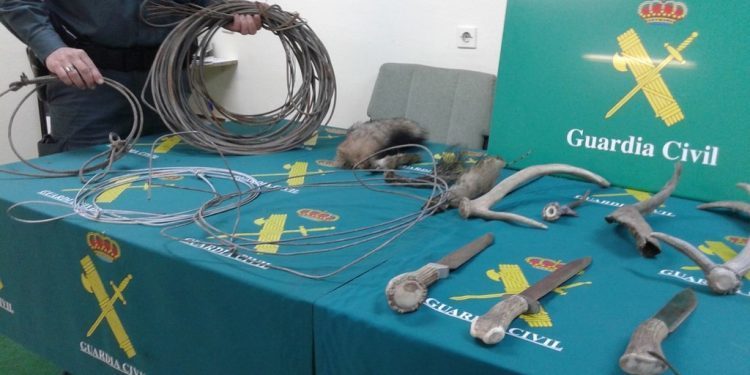 Detenido un cazador furtivo tras colocar lazos metálicos en un monte de Gondomar