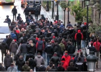 “Nunca habíamos visto nada igual, peleas entre ellos, botellazos, un semáforo arrancado…”