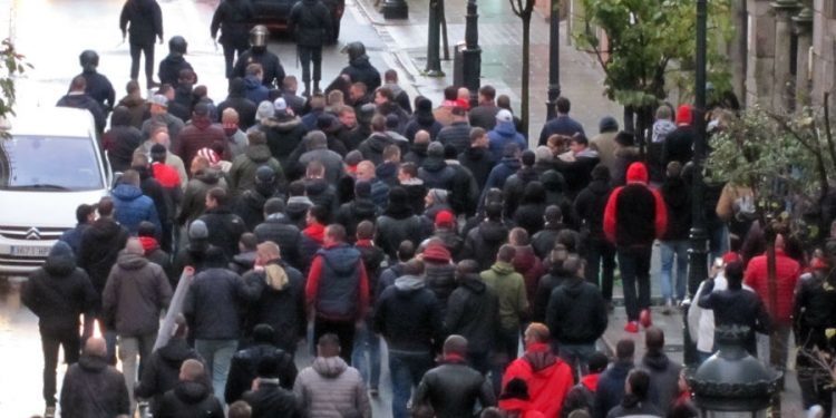 “Nunca habíamos visto nada igual, peleas entre ellos, botellazos, un semáforo arrancado…”