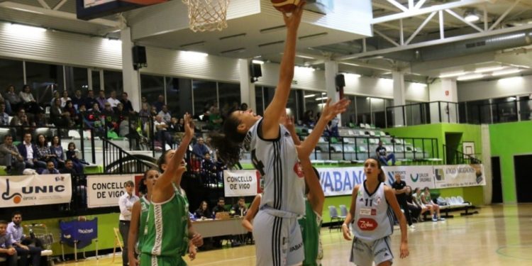 El Celta Zorka murió en la orilla en un partido en el que pecó de irregularidad