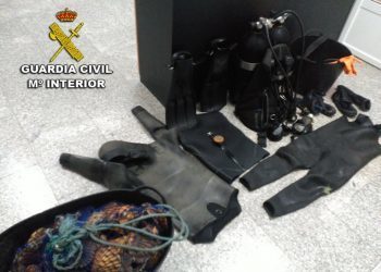 La Guardia Civil intercepta dos centenares de vieiras extraídas ilegalmente en la Ría de Vigo